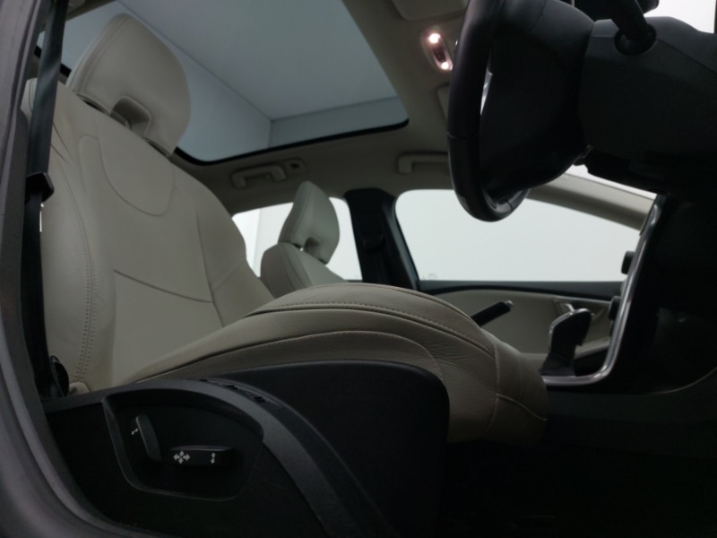 Used Volvo V40 2016 for sale - 76885419: Photo 12