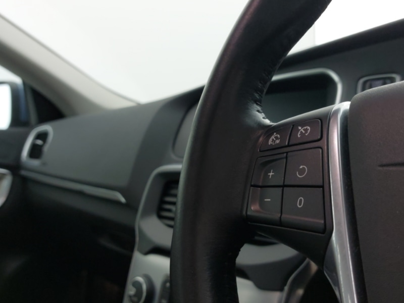 Used Volvo V40 2016 for sale - 76885419: Photo 14