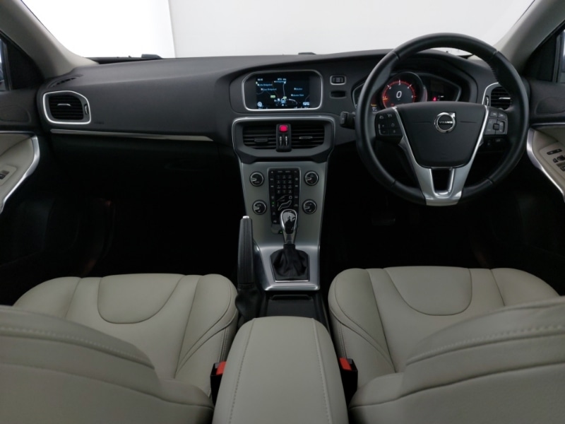 Used Volvo V40 2016 for sale - 76885419: Photo 2