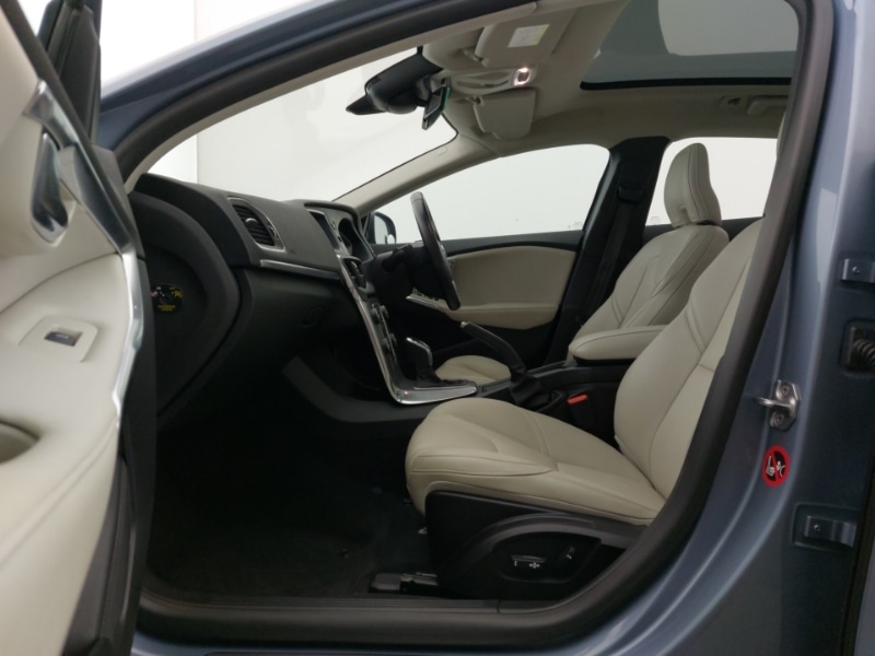 Used Volvo V40 2016 for sale - 76885419: Photo 5