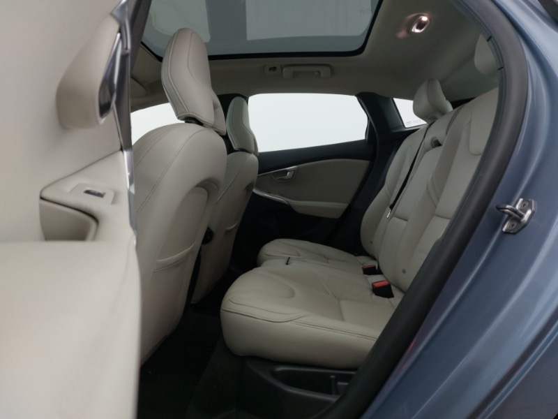 Used Volvo V40 2016 for sale - 76885419: Photo 6