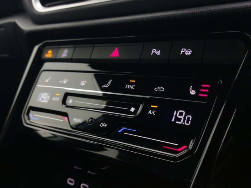 Used Volkswagen T-Roc 2024 for sale - 76362165: Photo 16