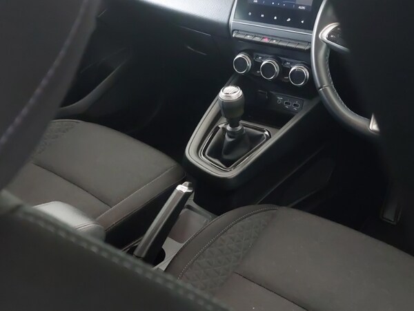 Used Renault Clio 2021 for sale - 76195228: Photo 11
