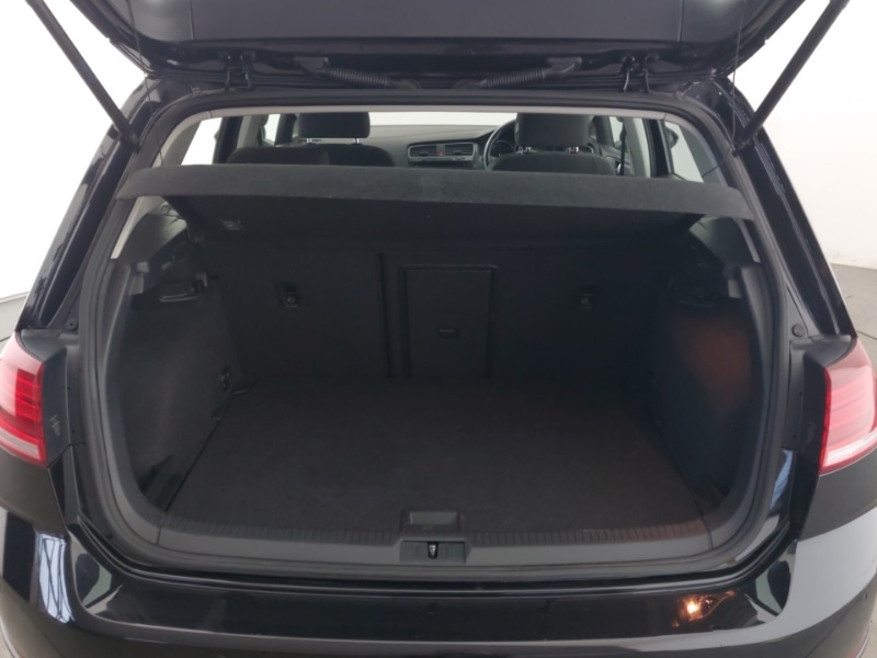 Used Volkswagen Golf 2018 for sale - 76450947: Photo 8