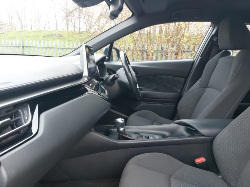 Used Toyota C-HR 2017 for sale - 77134320: Photo 5