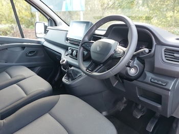 Used Renault Trafic 2024 for sale - 76103198: Photo
