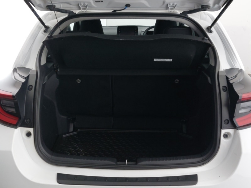 Used Toyota Yaris 2022 for sale - 76815912: Photo 8