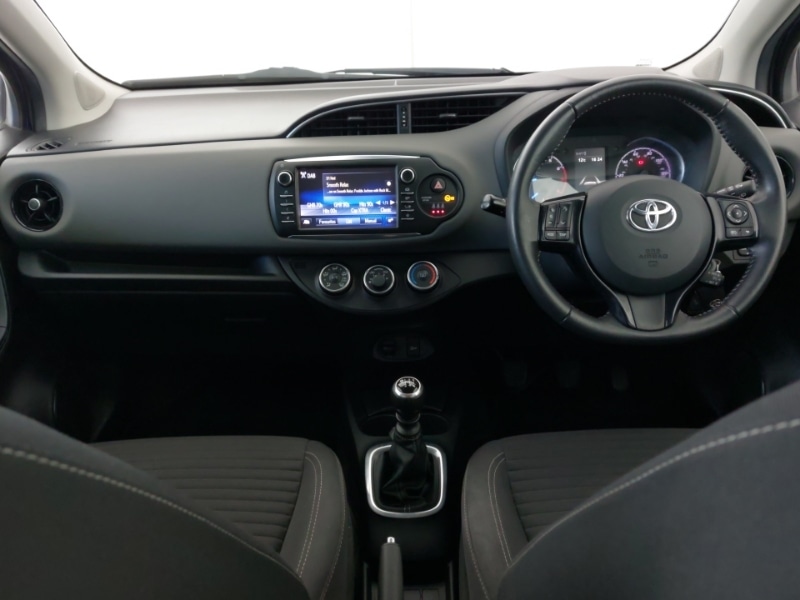 Used Toyota Yaris 2018 for sale - 77995737: Photo 2