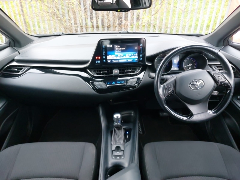 Used Toyota C-HR 2017 for sale - 77300015: Photo 2