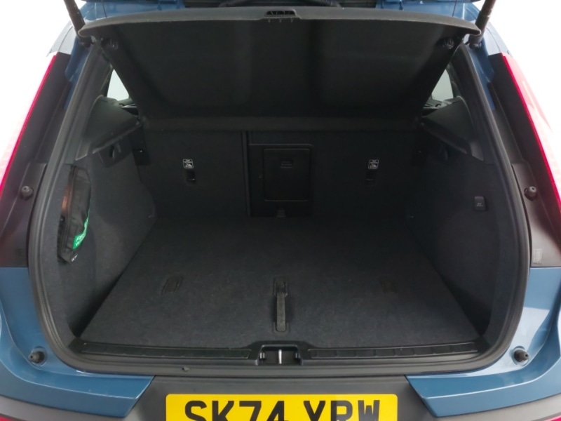 Used Volvo XC40 2024 for sale - 76579075: Photo 8