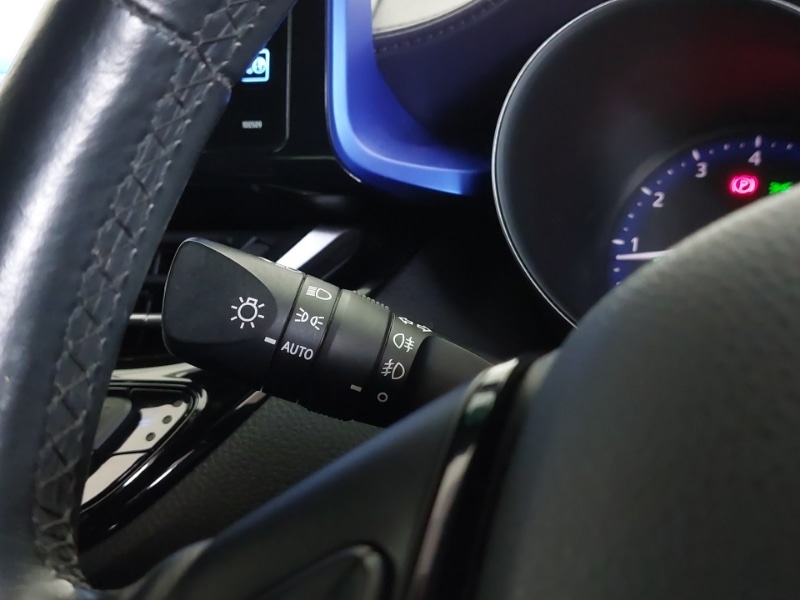 Used Toyota C-HR 2018 for sale - 78203080: Photo 18