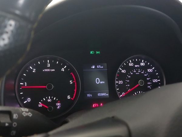 Used Kia Stonic 2018 for sale - 76150624: Photo 15