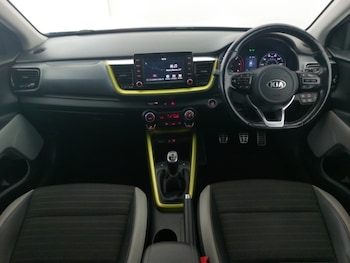 Used Kia Stonic 2018 for sale - 76150624: Photo 2