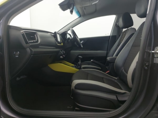 Used Kia Stonic 2018 for sale - 76150624: Photo 5