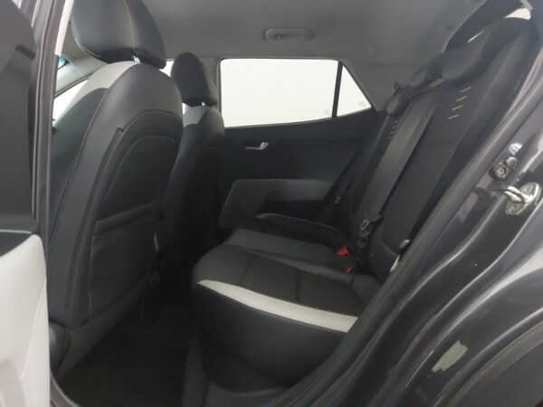 Used Kia Stonic 2018 for sale - 76150624: Photo 6