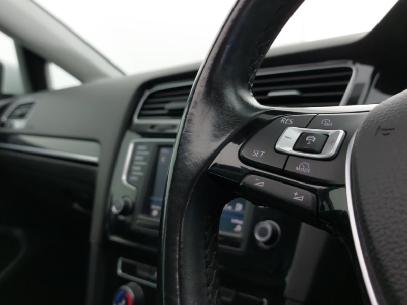 Used Volkswagen Golf 2017 for sale - 76523943: Photo 14