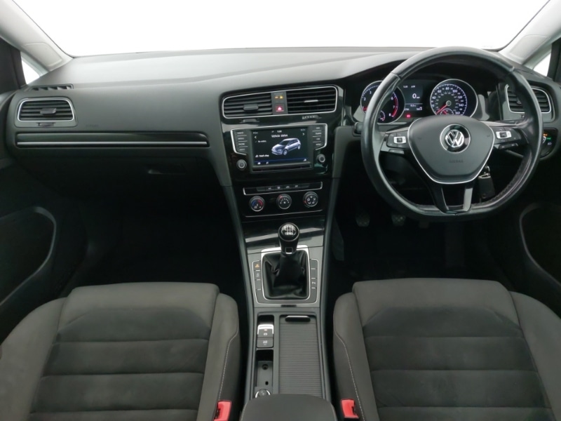 Used Volkswagen Golf 2017 for sale - 76523943: Photo 2