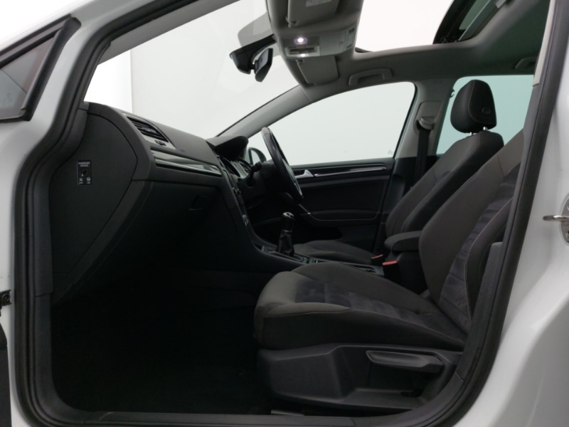 Used Volkswagen Golf 2017 for sale - 76523943: Photo 5