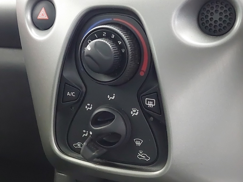 Used Toyota AYGO 2015 for sale - 76408220: Photo 13