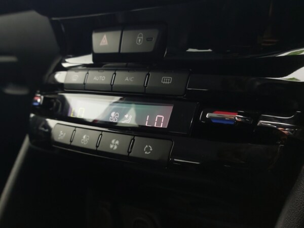 Used Peugeot 208 2018 for sale - 76208333: Photo 19