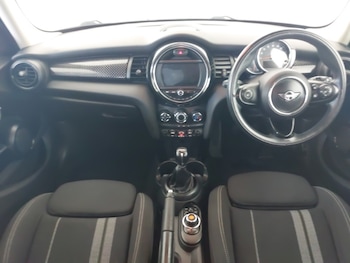 Used MINI Hatch 2018 for sale - 75256527: Photo