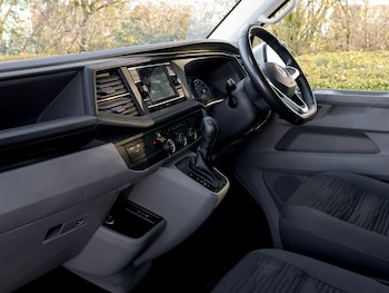 Used Volkswagen Transporter Shuttle 2021 for sale - 76785522: Photo