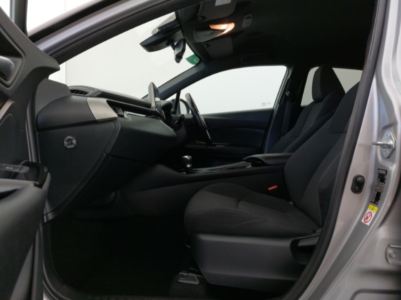 Used Toyota C-HR 2018 for sale - 76779661: Photo 5