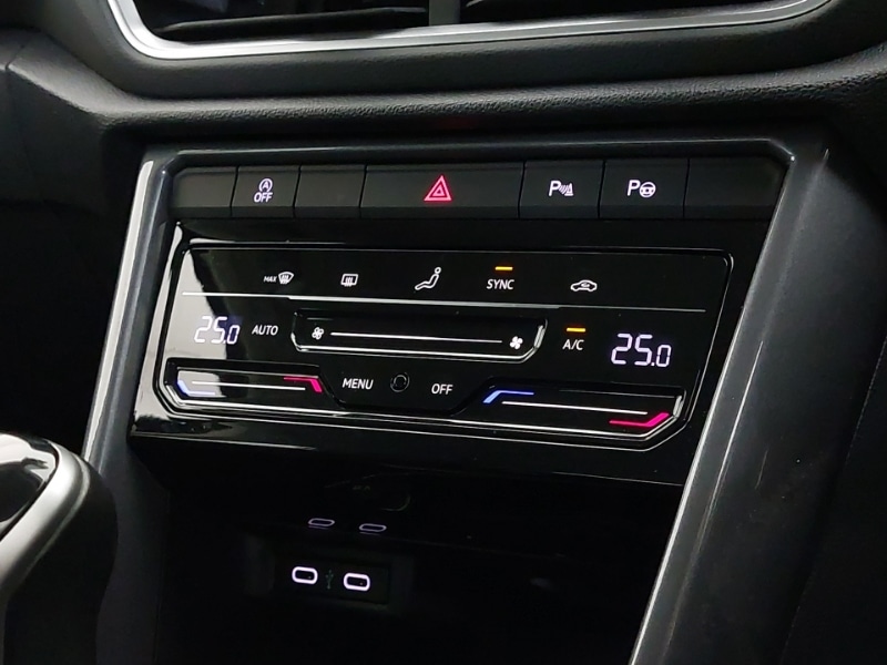 Used Volkswagen T-Roc 2023 for sale - 77623305: Photo 15