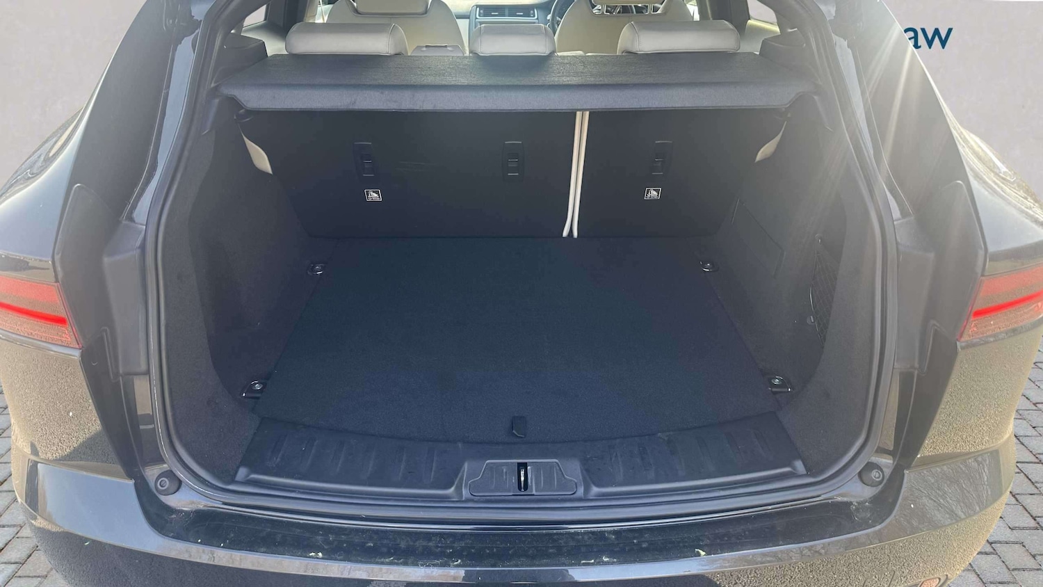 Used Jaguar E-Pace 2018 for sale - 77858040: Photo 4