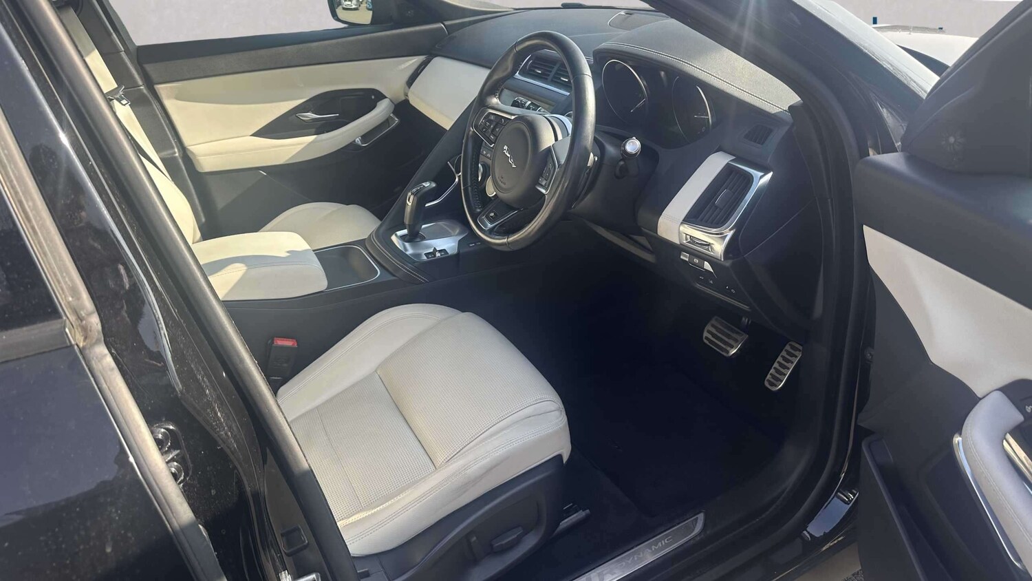 Used Jaguar E-Pace 2018 for sale - 77858040: Photo 9