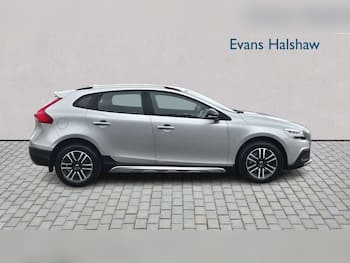 Used Volvo V40 2018 for sale - 79678677: Photo