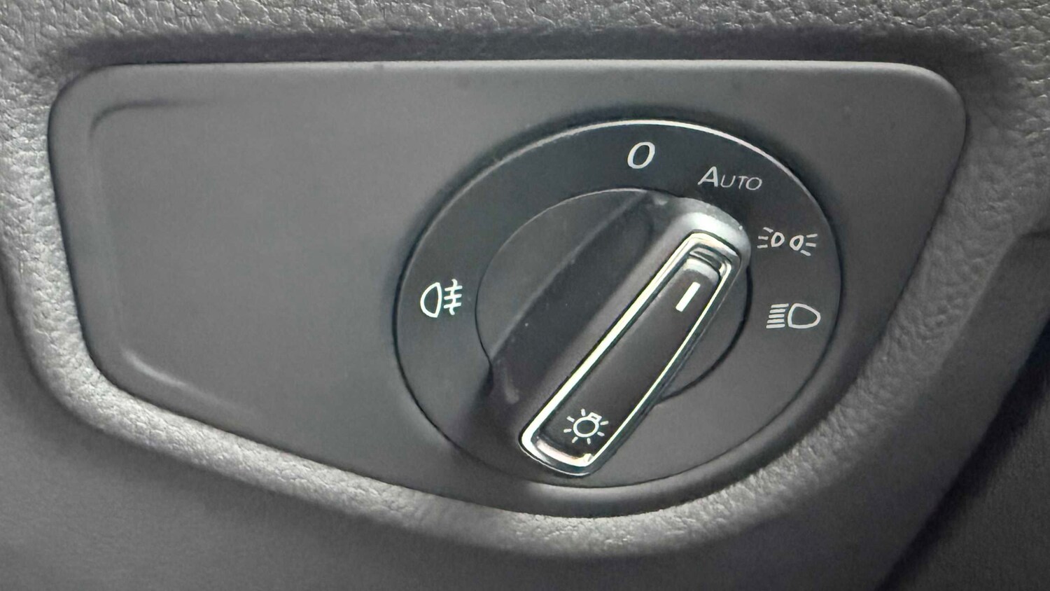 Used Volkswagen Touran for sale - 77860244: Photo 15