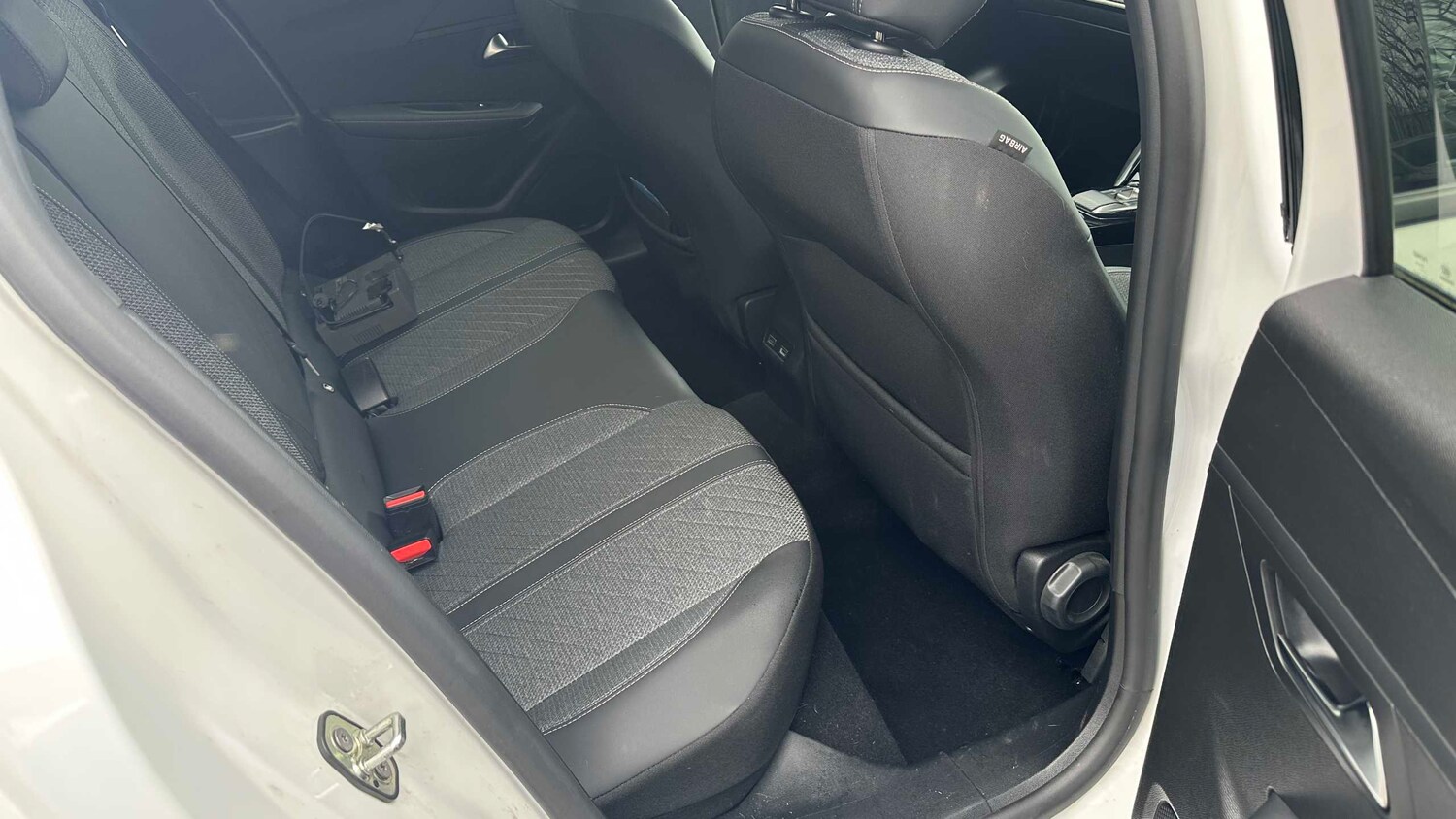 Used Peugeot 208 for sale - 77858204: Photo 12