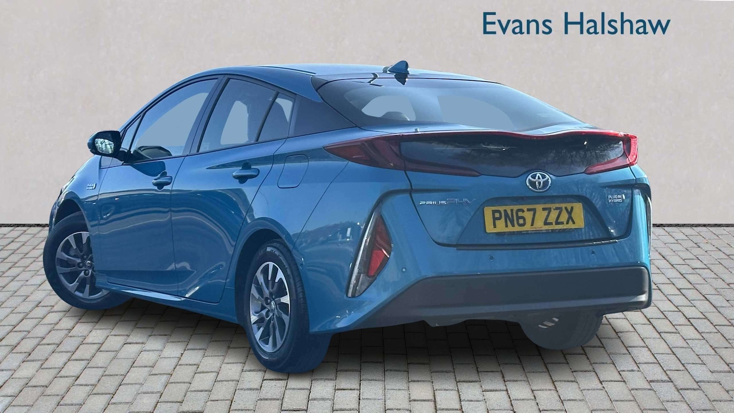 Used Toyota Prius 2017 for sale - 77862570: Photo 2