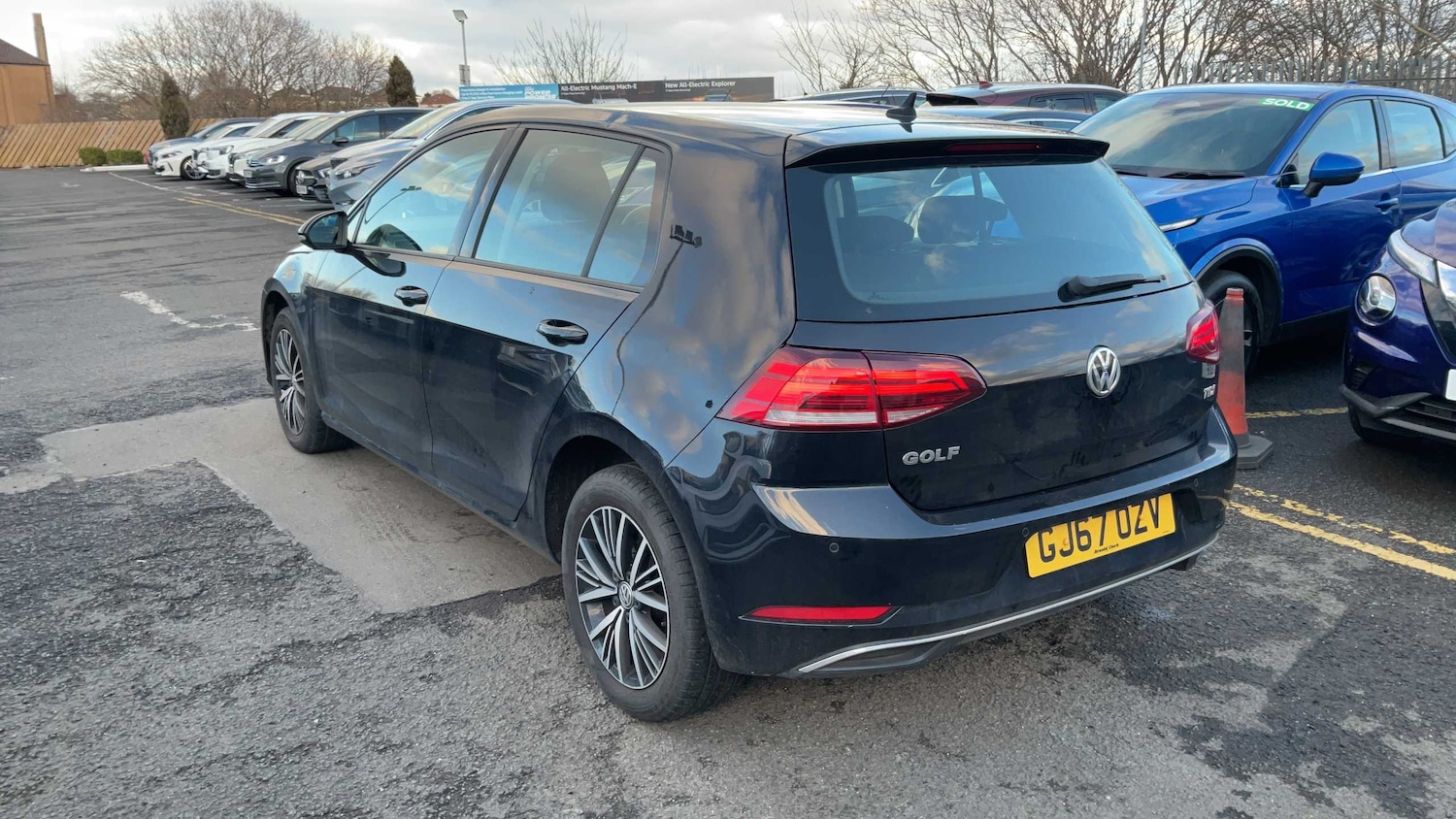 Used Volkswagen Golf 2017 for sale - 77995951: Photo 2