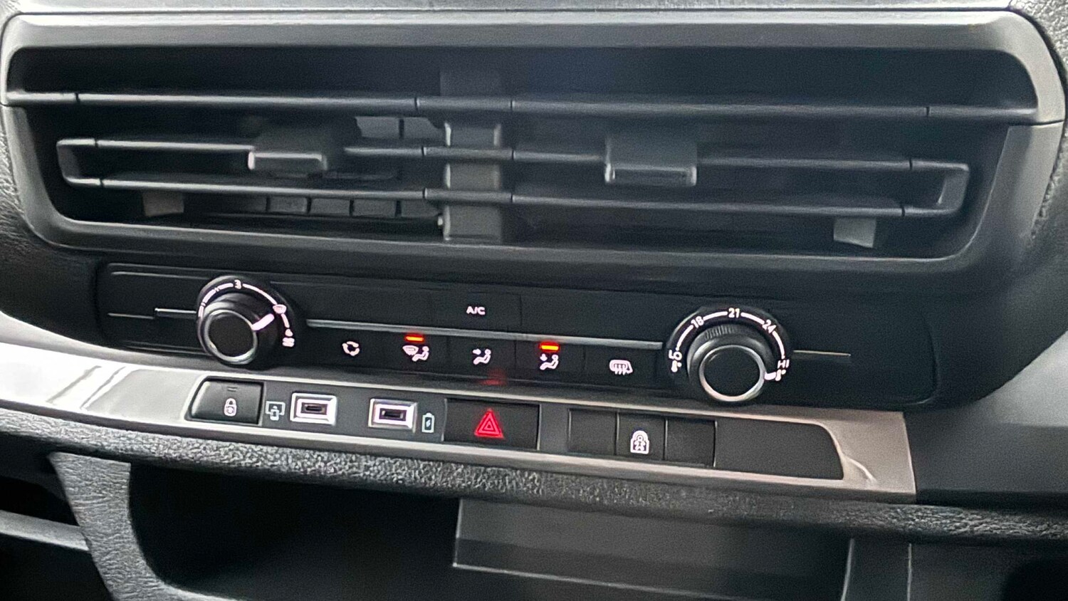 Used Vauxhall Vivaro 2025 for sale - 77861857: Photo 12