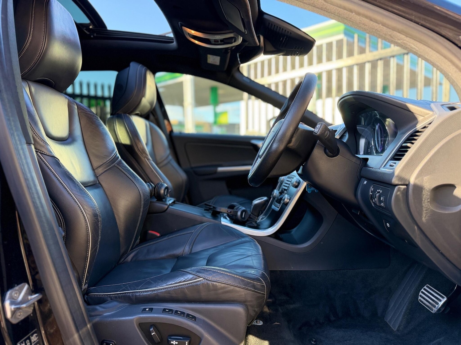 Used Volvo XC60 2015 for sale - 77097533: Photo 23