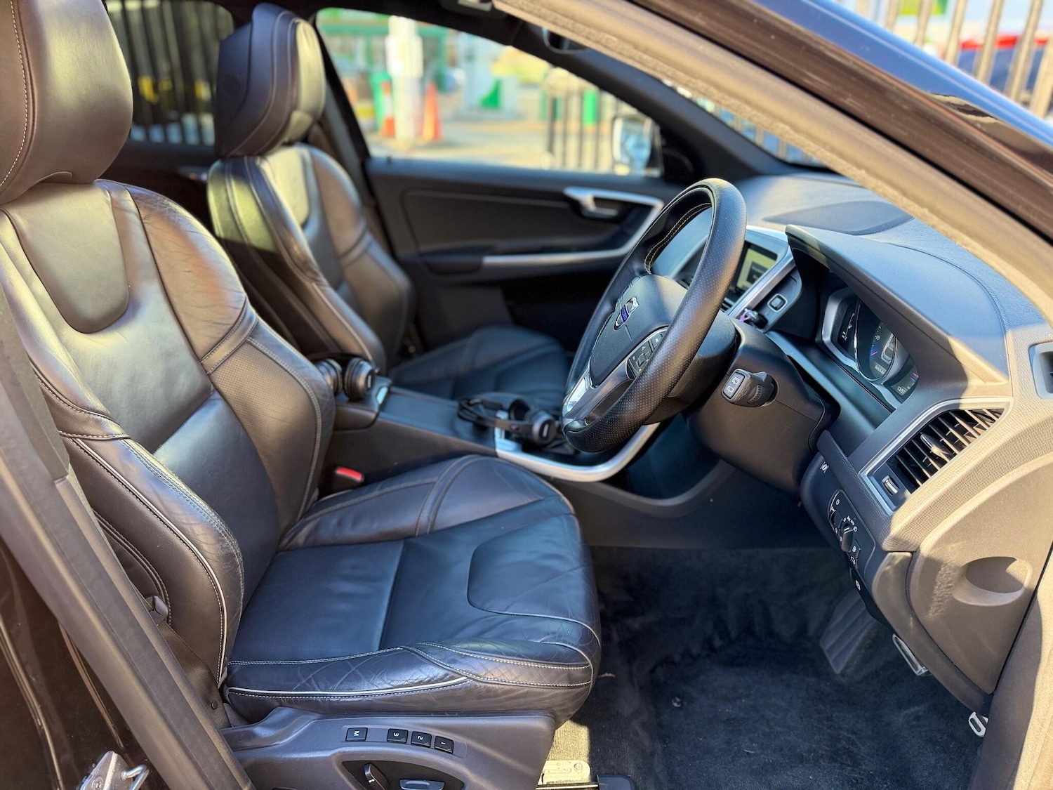 Used Volvo XC60 2015 for sale - 77097533: Photo 24