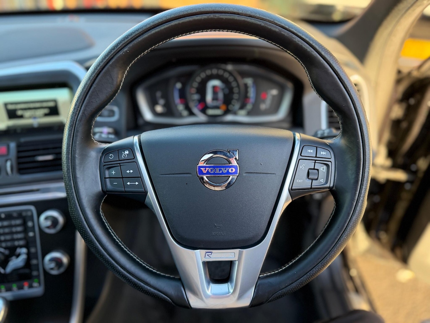 Used Volvo XC60 2015 for sale - 77097533: Photo 35