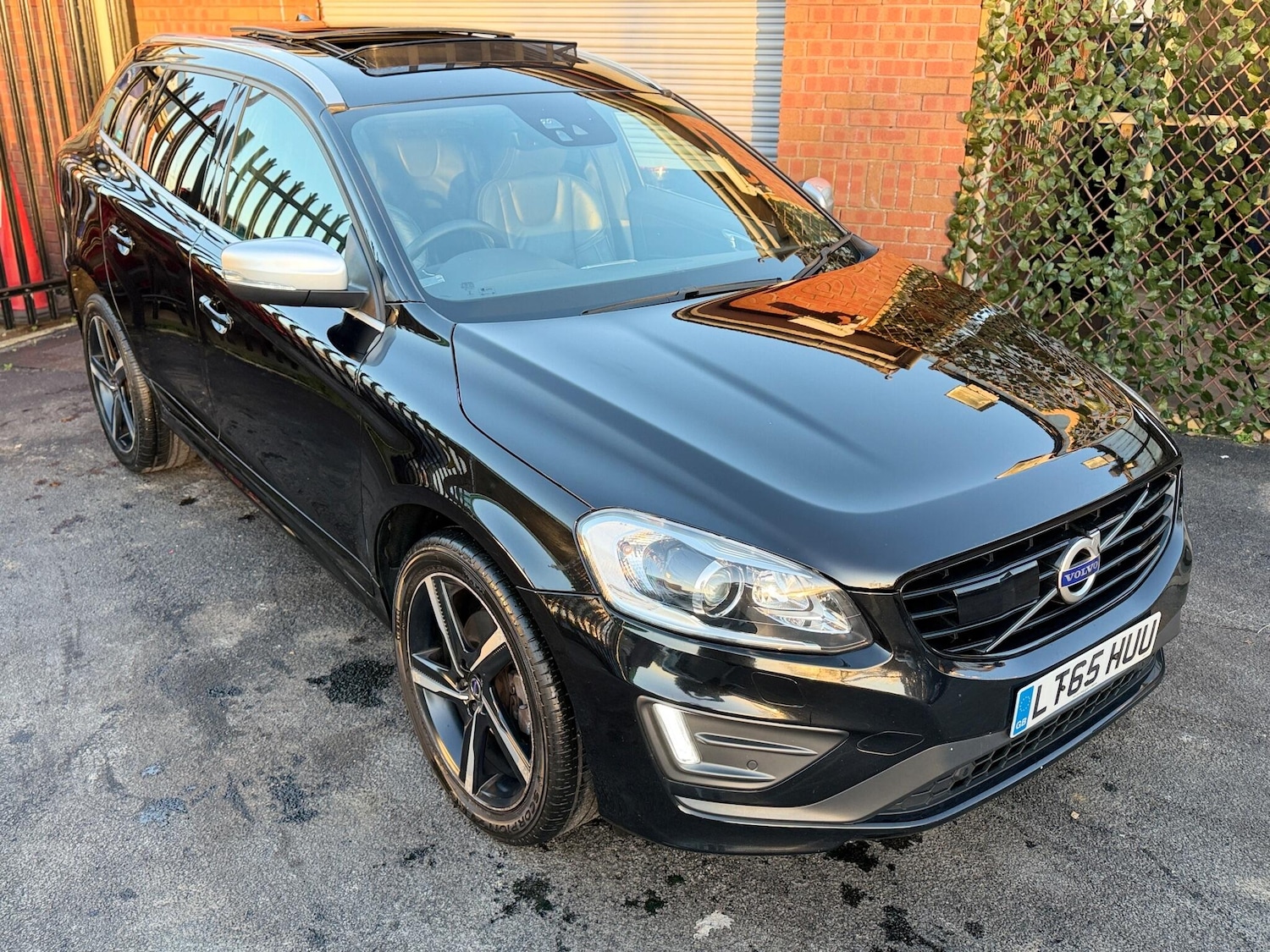 Used Volvo XC60 2015 for sale - 77097533: Photo 4