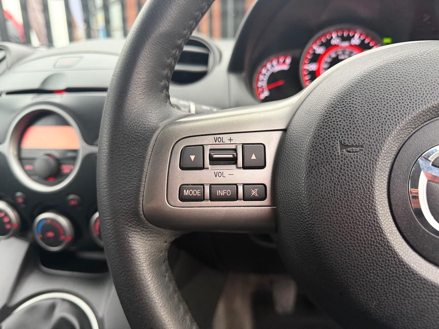 Used Mazda Mazda2 2010 for sale - 77039773: Photo 25