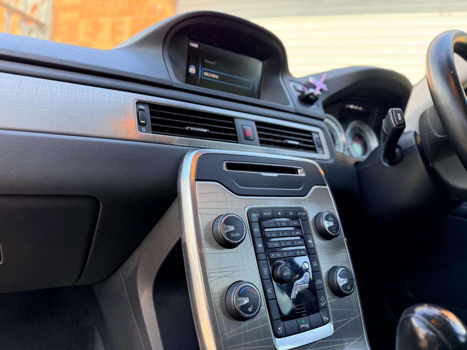 Used Volvo XC70 2011 for sale - 78057526: Photo 15