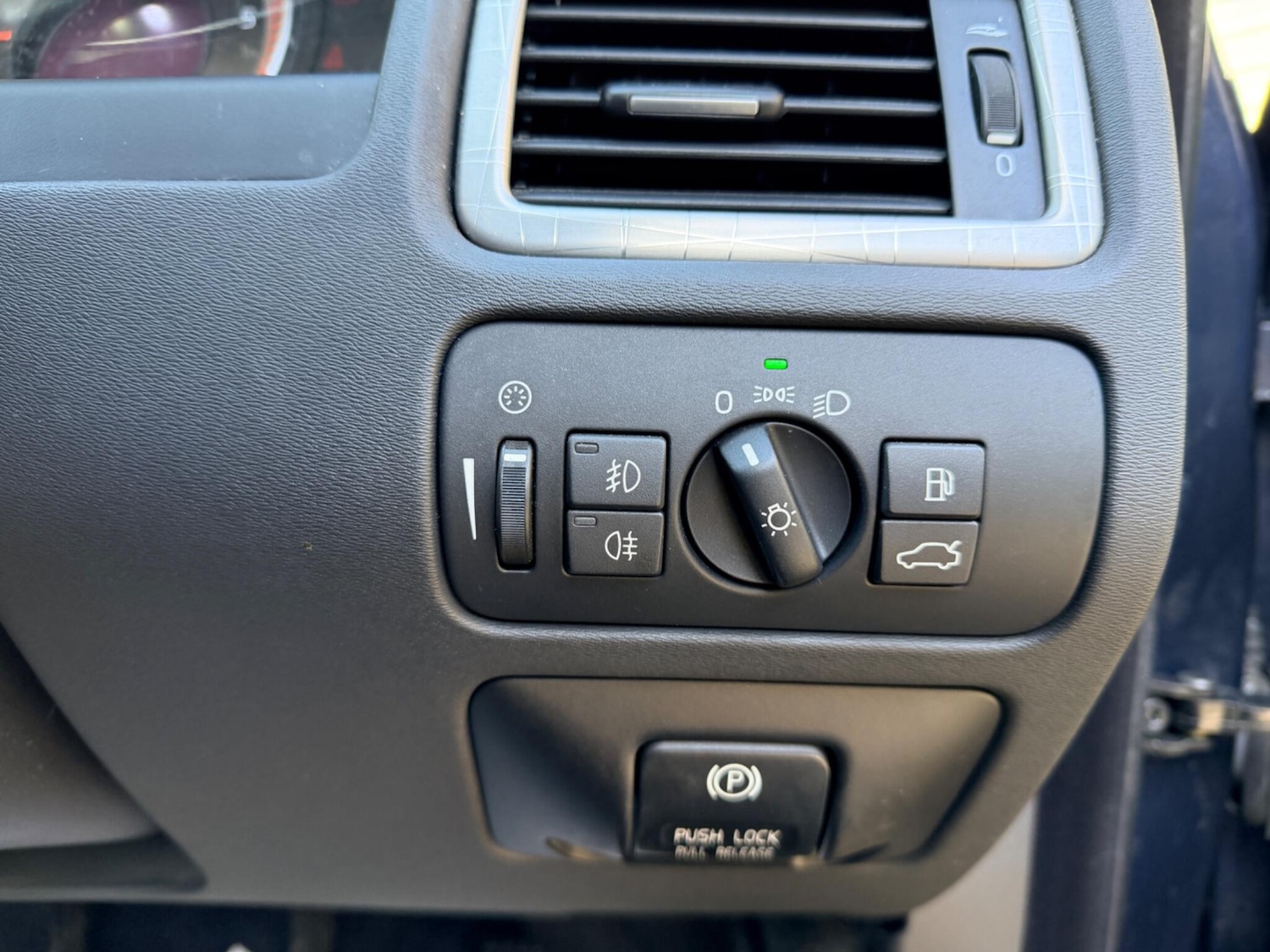 Used Volvo XC70 2011 for sale - 78057526: Photo 23