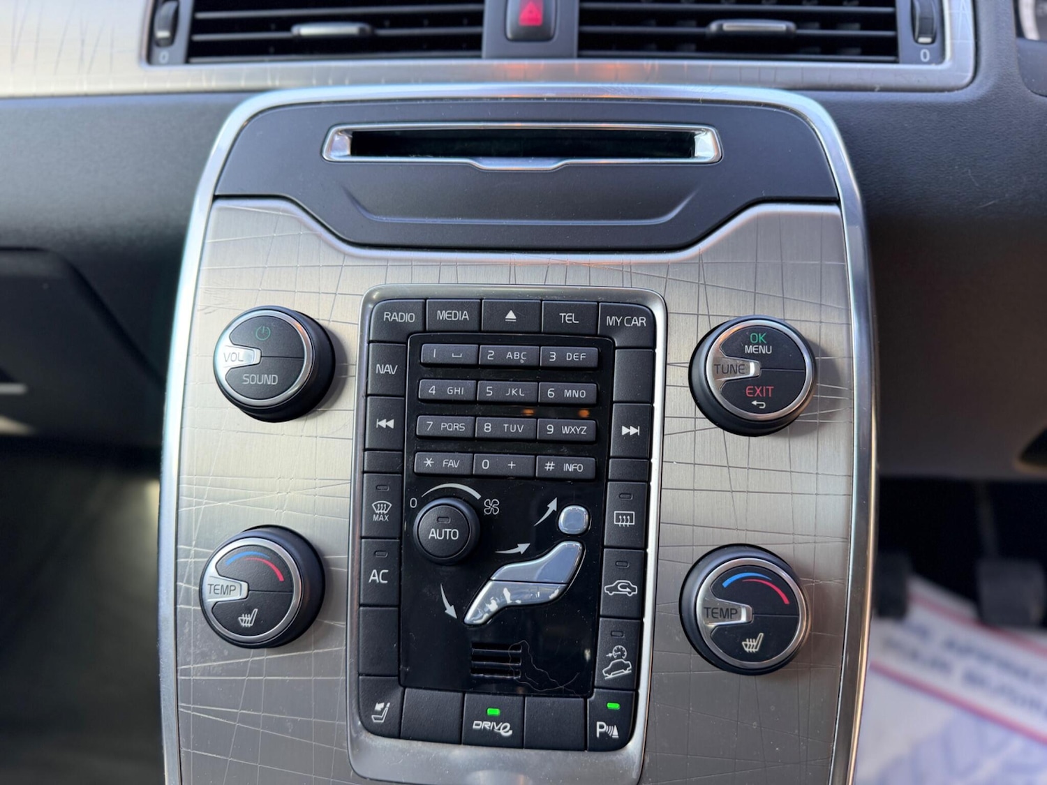 Used Volvo XC70 2011 for sale - 78057526: Photo 25