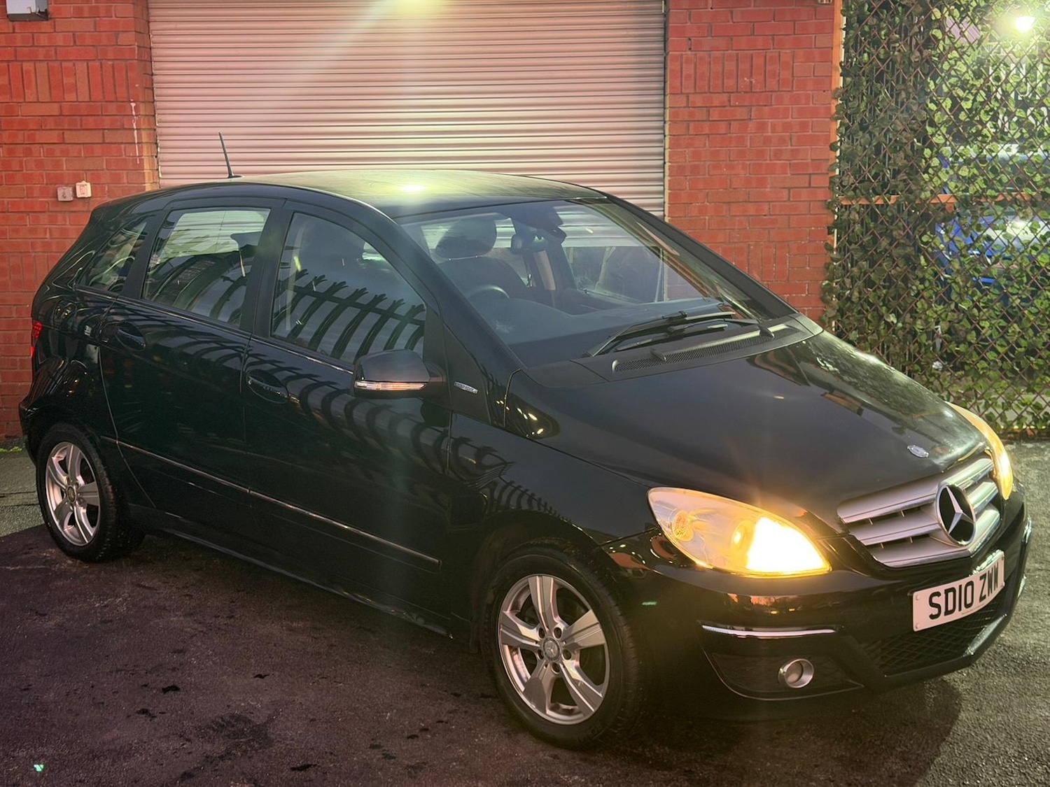 Used Mercedes-Benz B Class 2010 for sale - 77081971: Photo 2