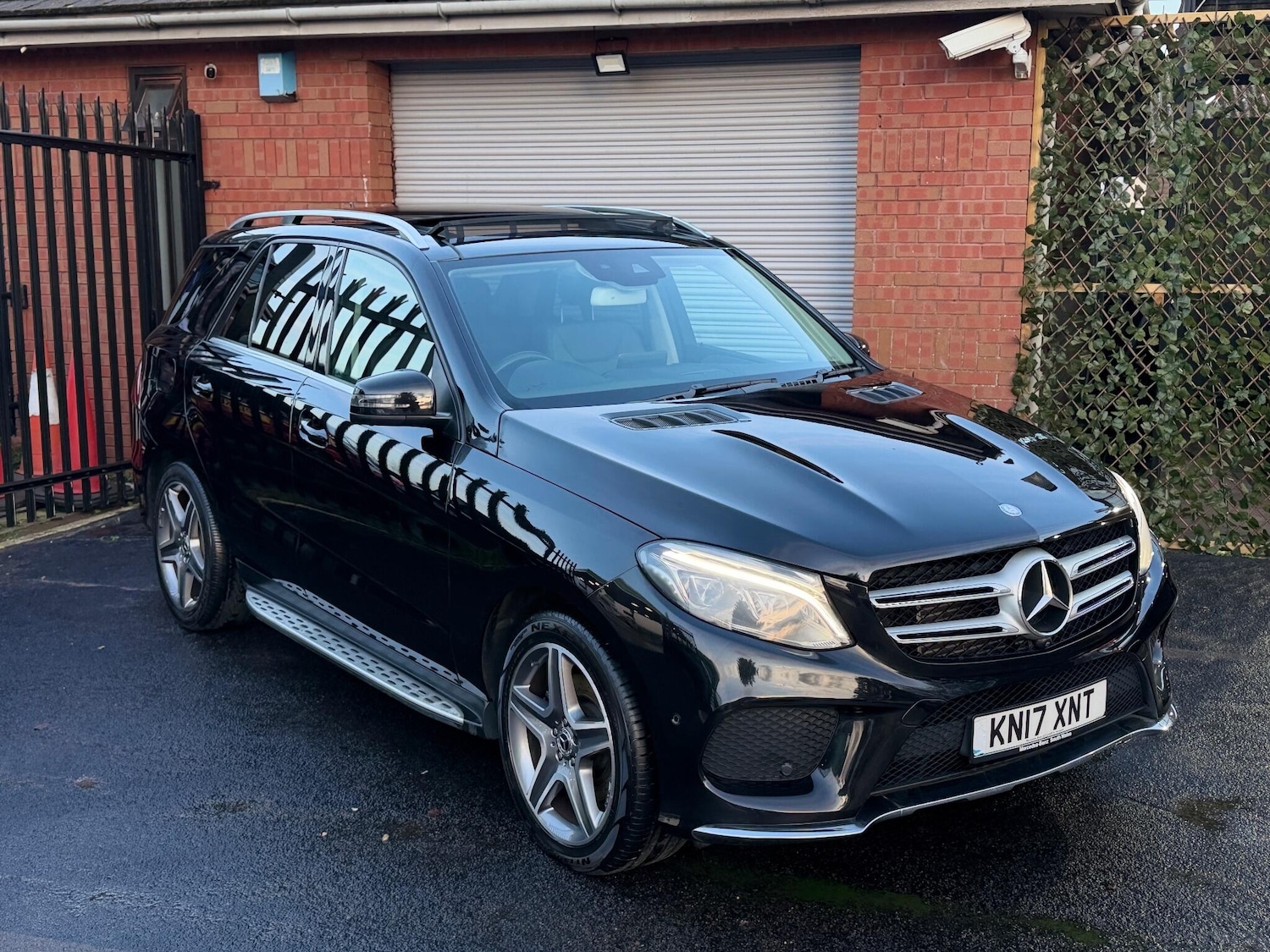 Used Mercedes-Benz GLE 2017 for sale - 77017081: Photo 2