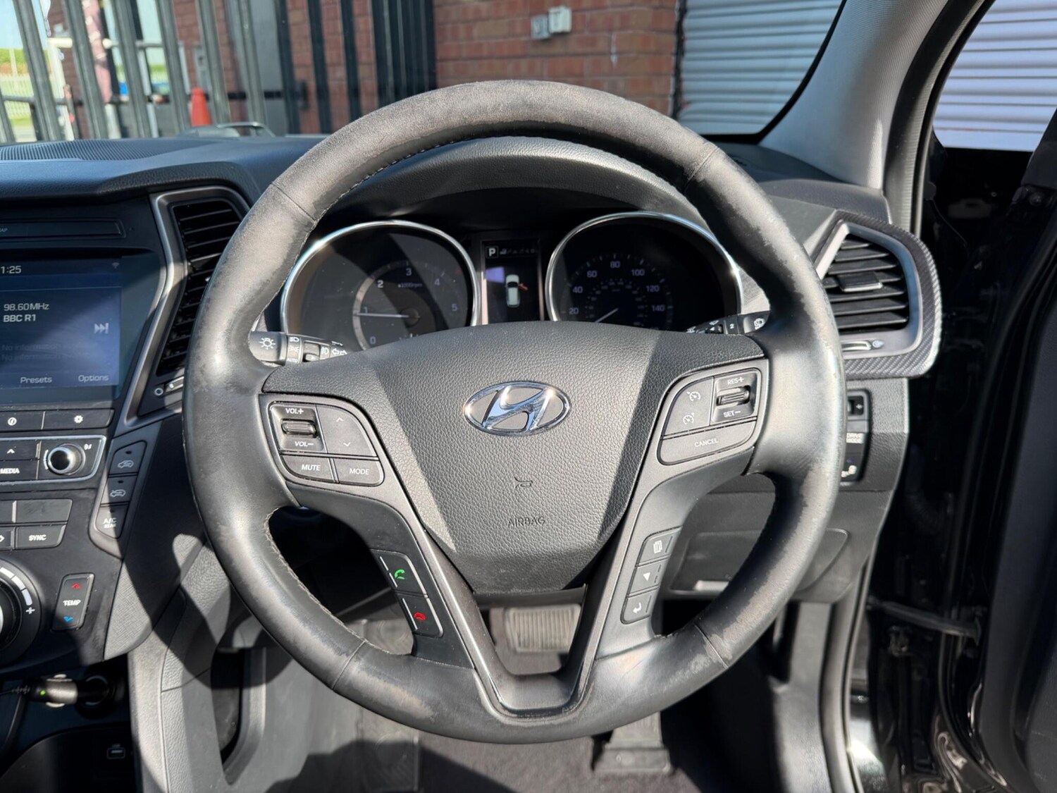 Used Hyundai Santa Fe 2016 for sale - 77625680: Photo 45