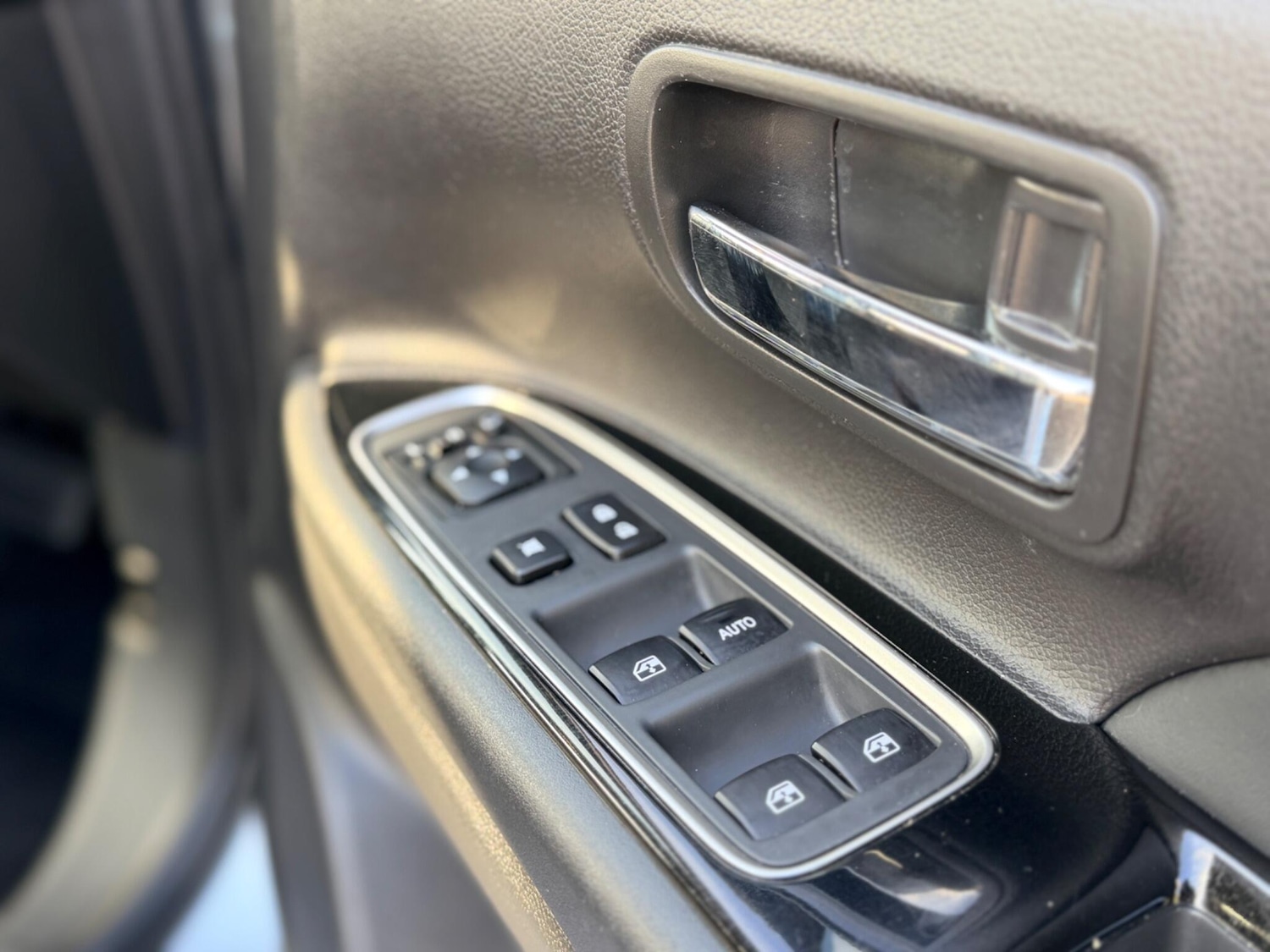 Used Mitsubishi Outlander 2017 for sale - 78157013: Photo 38