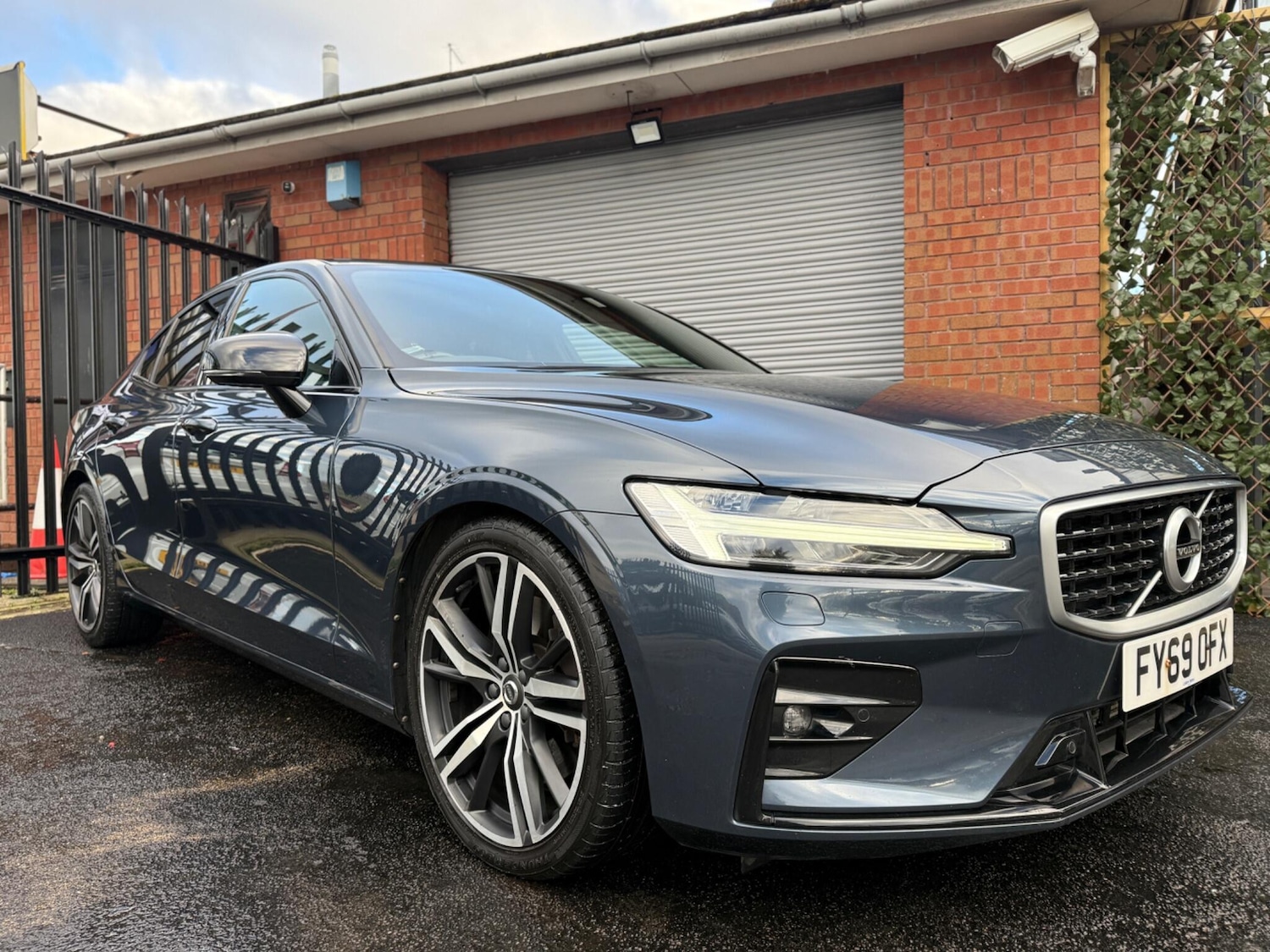 Used Volvo S60 2019 for sale - 76937383: Photo 2
