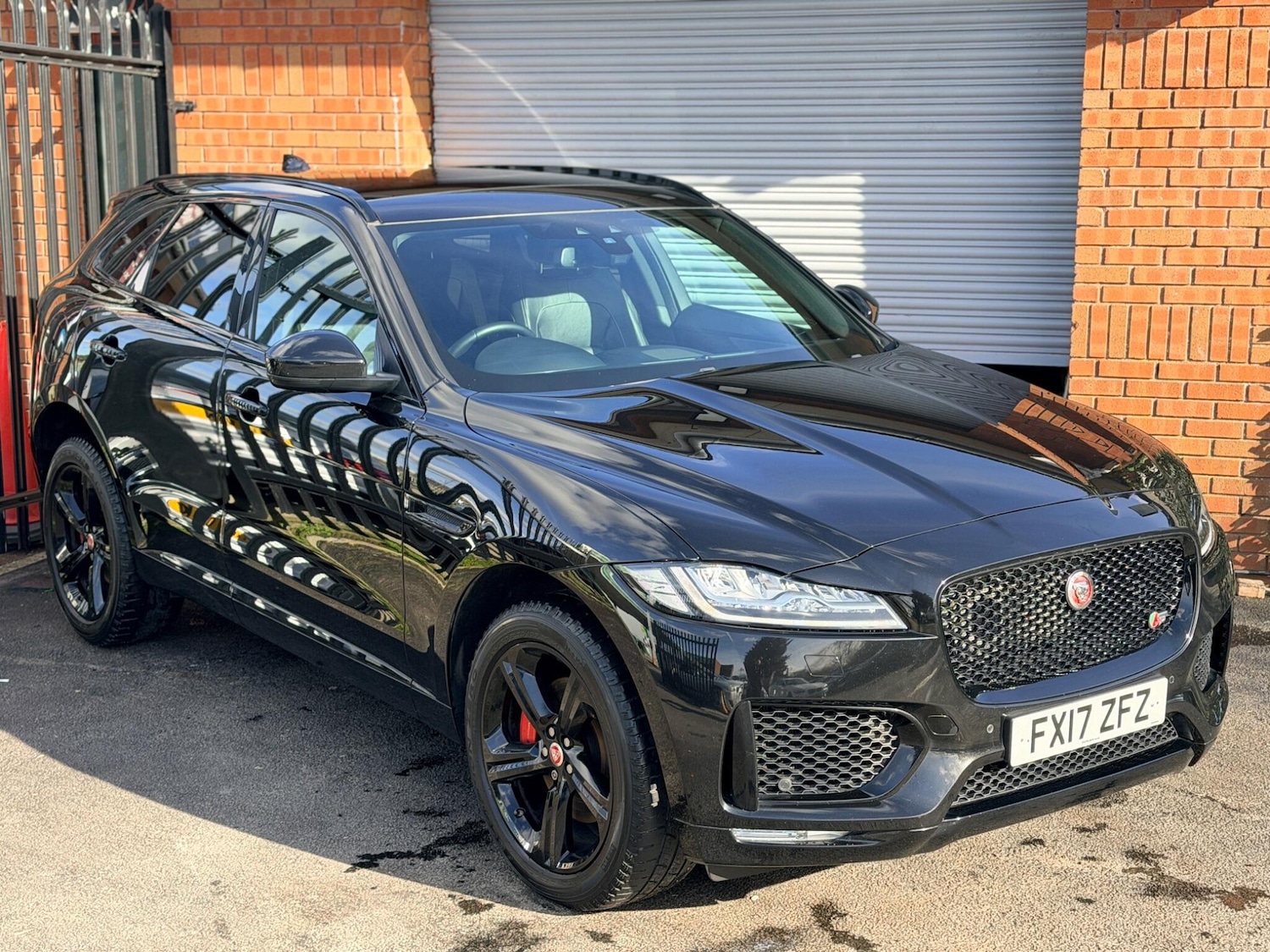 Used Jaguar F-Pace 2017 for sale - 77559350: Photo 2